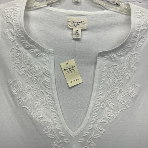 Abercrombie & Fitch Top Women's Size M White Low V-Neck Embroidered Summer Logo - Picture 3 of 9